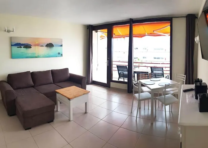 Seaview Apartment Near The Beach