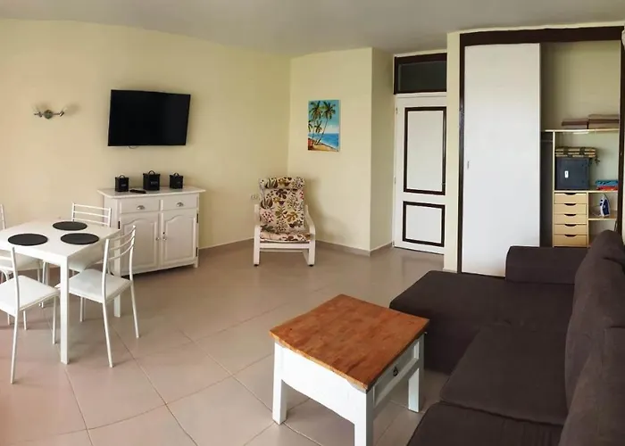 Seaview Apartment Near The Beach
